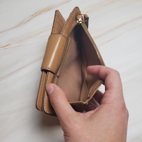 Fossil Emma Tab tan snap clutch wallet - Picture 9 of 10